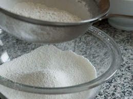 просіваємо борошно