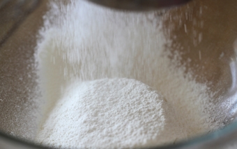 просіваємо борошно