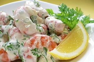 Салат з китайської капусти і креветок