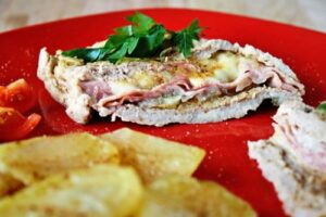 Свинина з розмарином і сиром