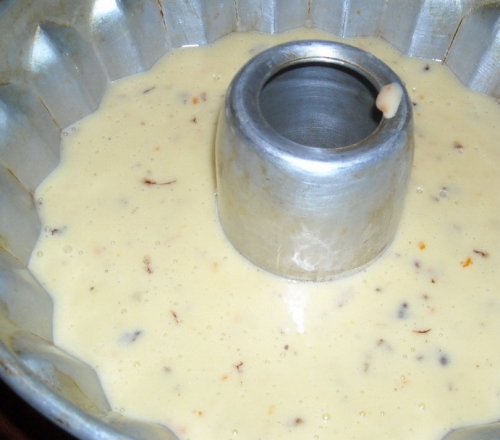 кекс заливаємо у форму