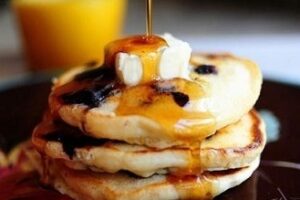 Лимонно-чорничні оладки