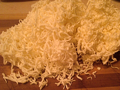 Подрібнюємо плавлені сирки