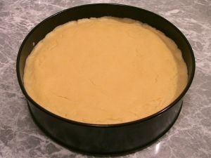 накриваємо зверху тістом