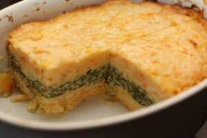 Картопляна запіканка з куркою та шпинатом