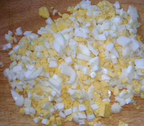 нарізаємо яйця