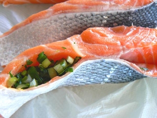 Фаршируємо шматочки лосося