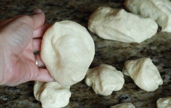 формуємо руками коржі