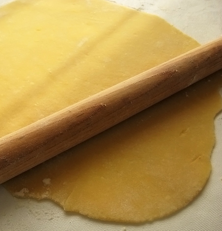 розкачуємо тісто