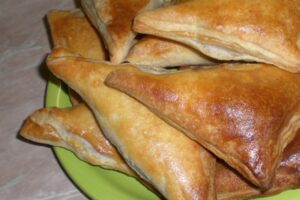 Слойки з вишнею