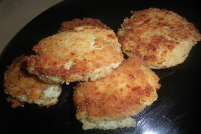 відбивні з фаршу на тарілці