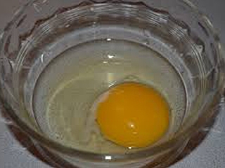 розбиваємо одне яйце