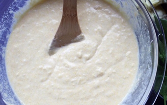 замішуємо тісто для пирога на майонезі