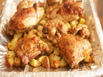 курка запечена з картоплею