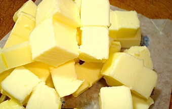 подрібнюємо вершкове масло