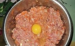 вбиваємо яйце фарш