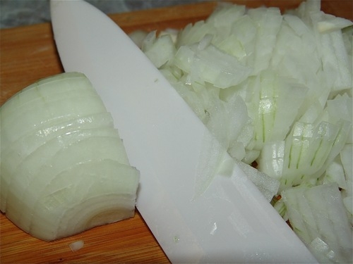 нарізаємо цибулю