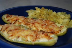 Кабачки фаршировані куркою