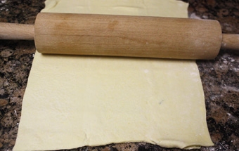 розкачуємо тісто