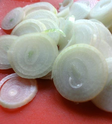 Нарізаємо цибулю