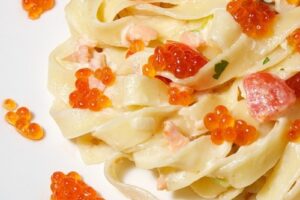 Тальятеллі у вершковому соусі з ікрою