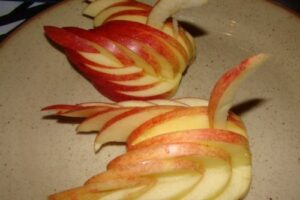 Прикраса «Лебідь з яблука»