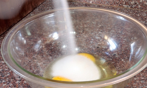 цукор з яйцями