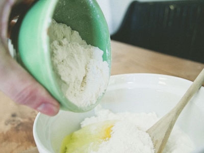 сир з борошном і яйцем