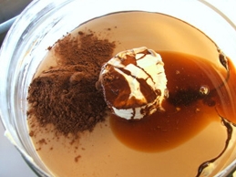 додаємо в блендер какао-порошок і ванільну есенцію