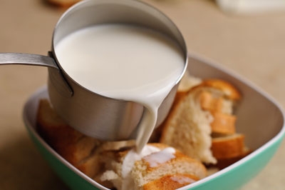 хліб з молоком