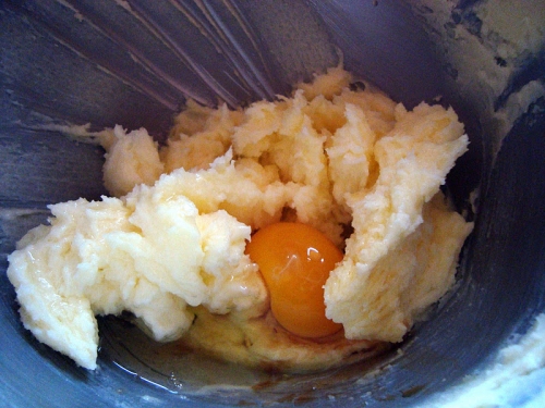 додаємо яйце