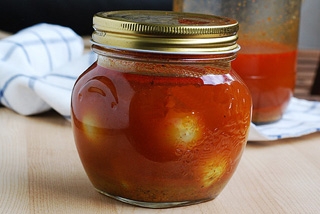 баночка з агрусом