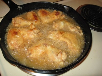 обсмажуємо курячі крильця