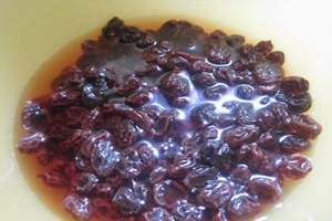 родзинки у воді