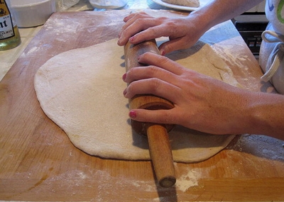 розкачуємо тісто