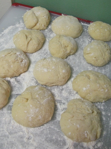 ділимо тісто на частини