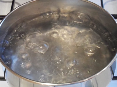 каструля з водою
