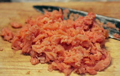 подрібнюємо сьомгу