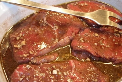 поміщаємо стейки в маринад