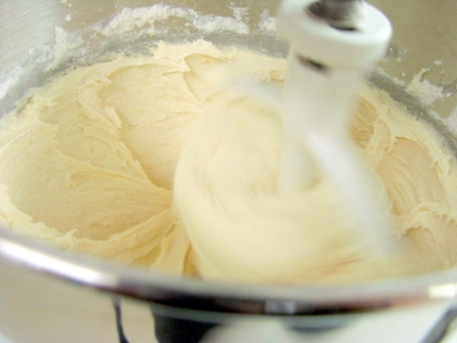 перемішуємо тісто для пирога