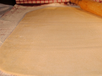 розкачуємо тісто