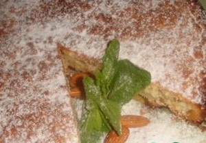 Готовий мигдальний пиріг