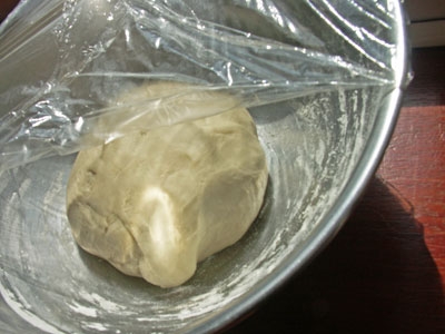 тісто під плівкою