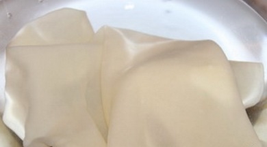 перекладаємо його потім у холодну воду