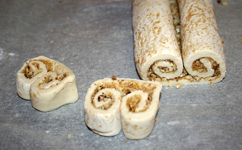 Нарізаємо тісто