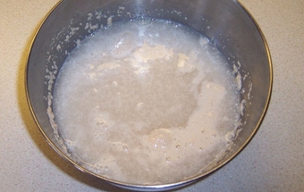 розчиняємо дріжджі у воді