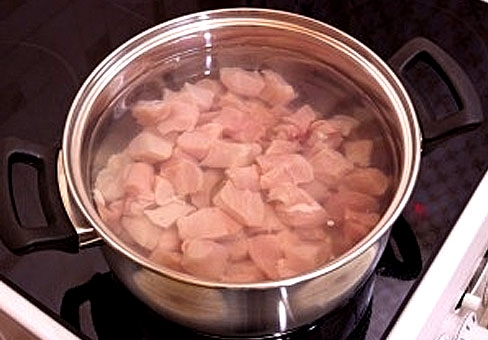 філе куряче в каструлі для варіння