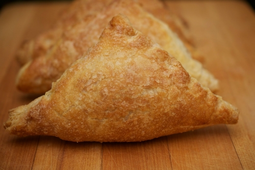 пиріжки з листкового дріжджового тіста з яблуками