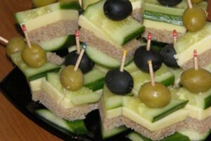 Канапе з сиром