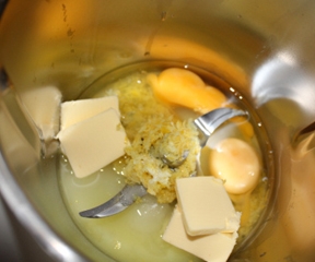 змішуємо всі компоненти для приготування начинки